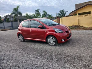 Toyota Yaris Base Hatchback 5dr 2010 Red