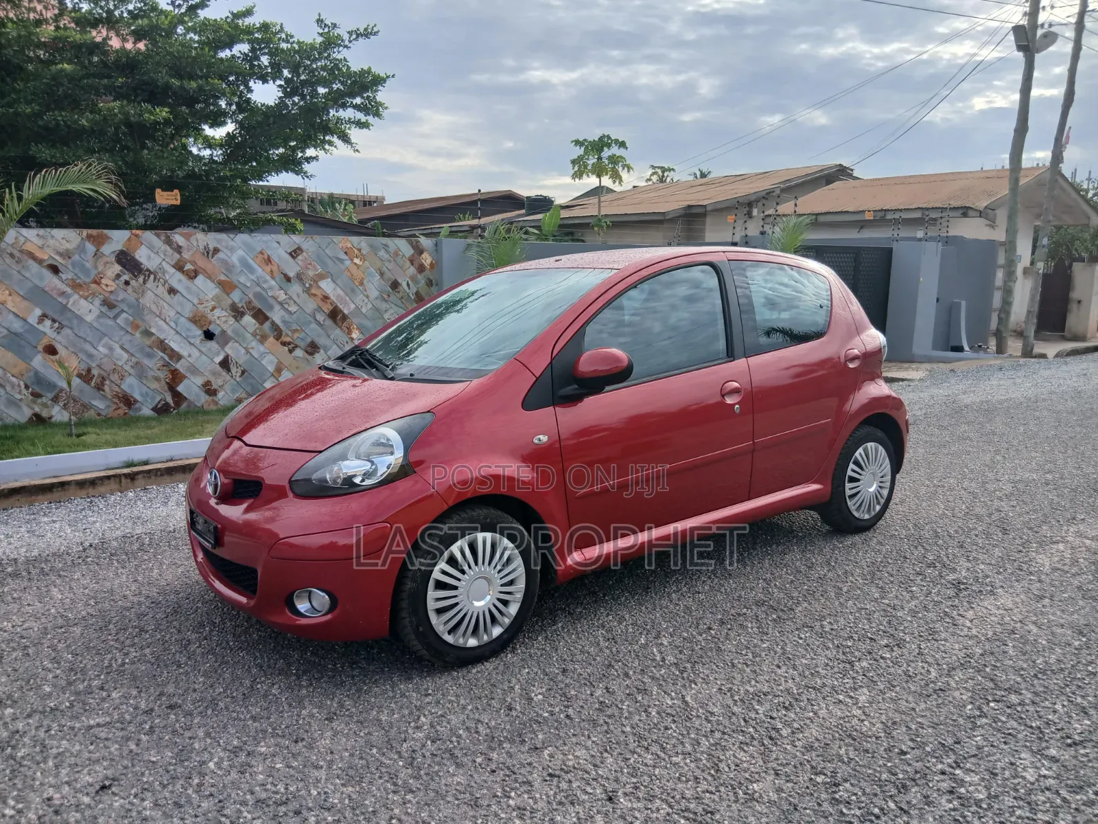 Toyota Yaris Base Hatchback 5dr 2010 Red