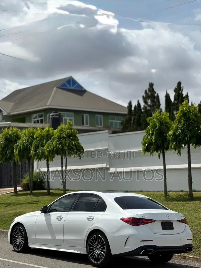 Mercedes-Benz C300 2023 White