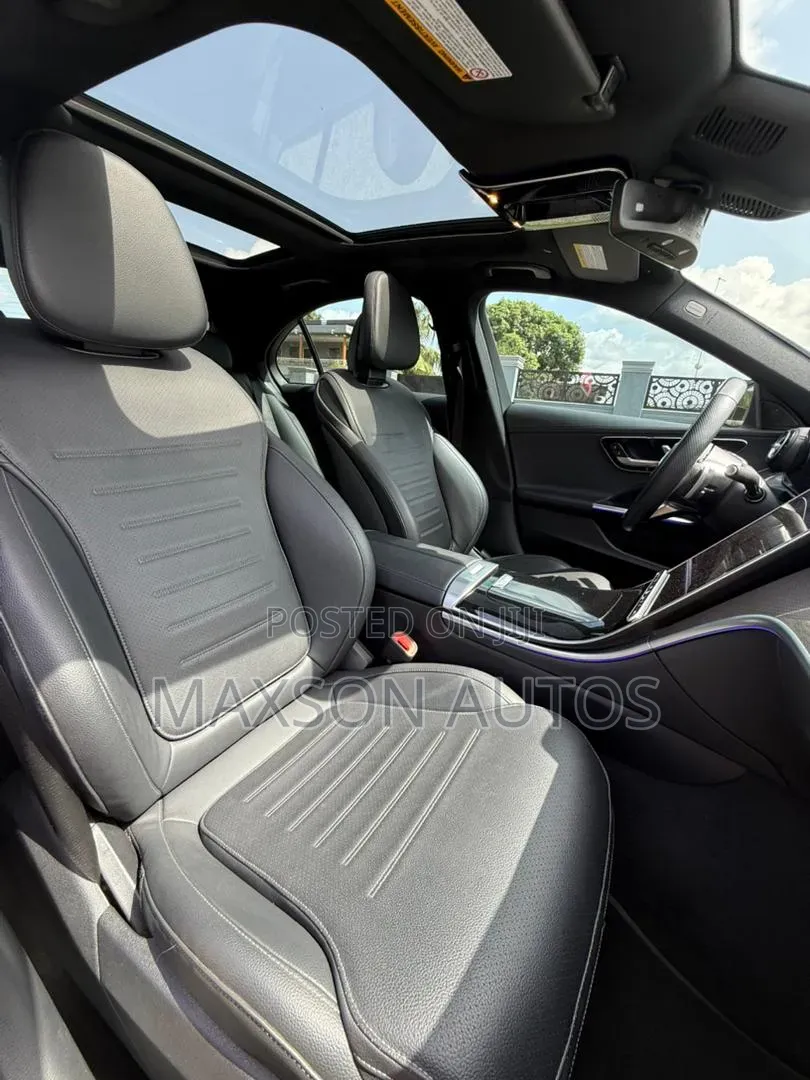 Mercedes-Benz C300 2023 White