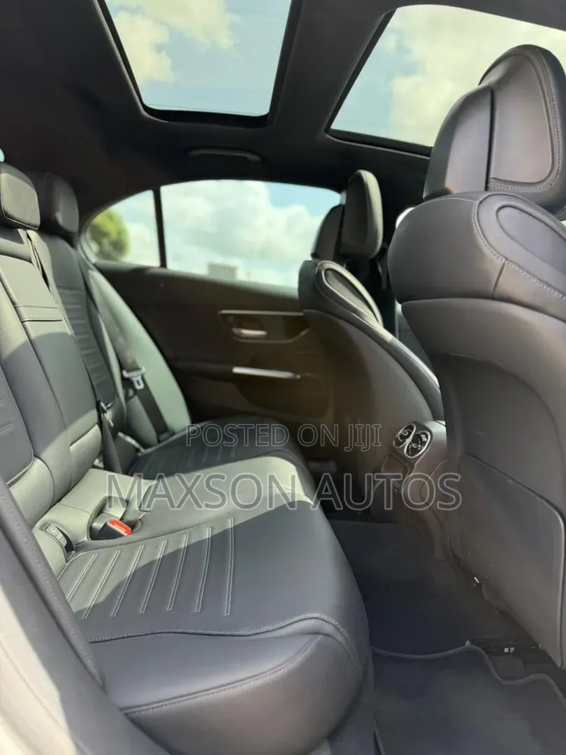 Mercedes-Benz C300 2023 White
