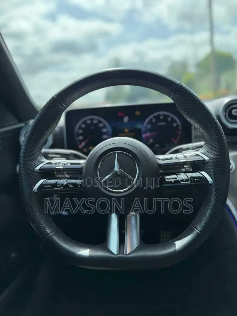 Mercedes-Benz C300 2023 White