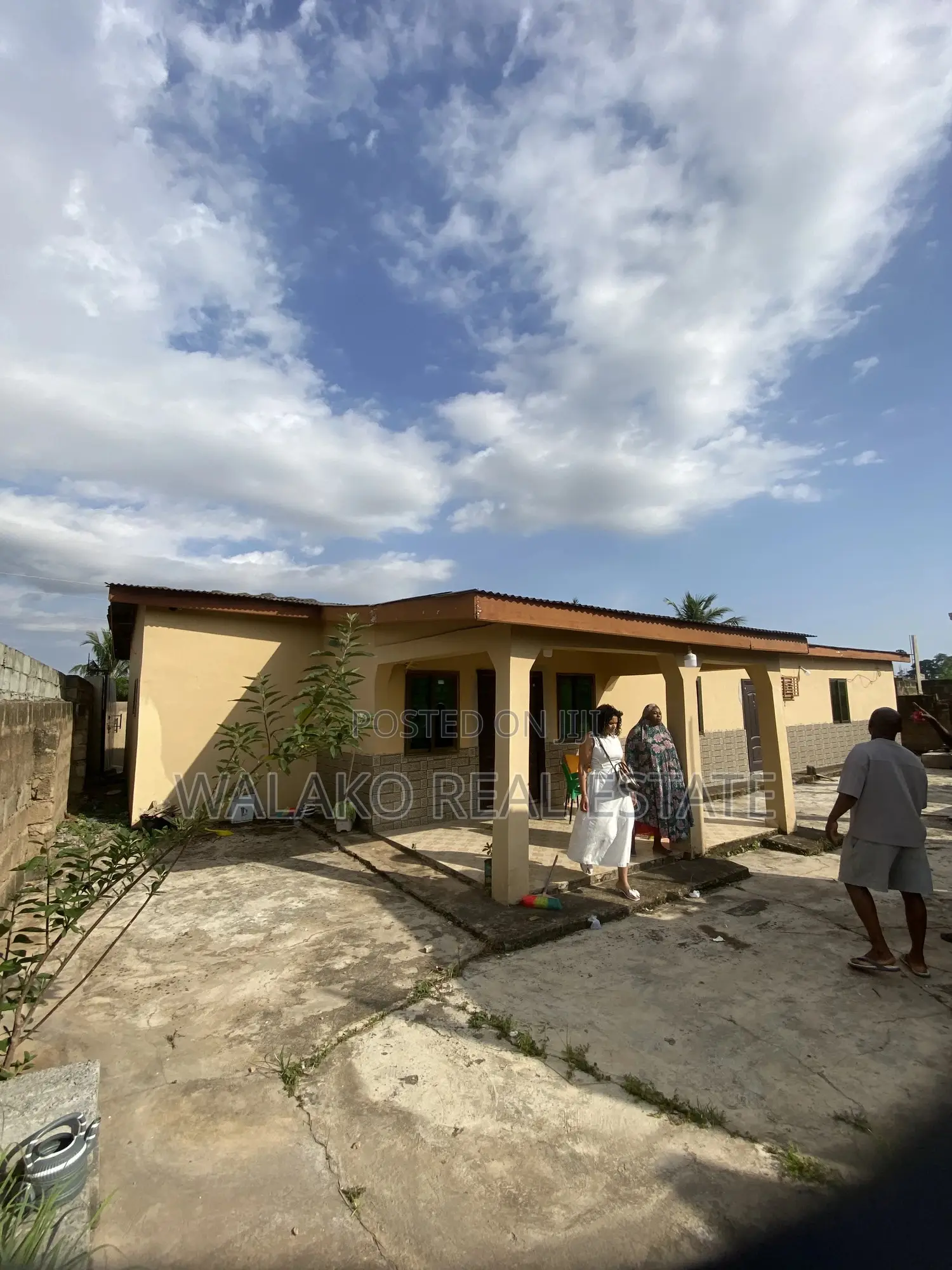 6bdrm House in Amasaman for sale