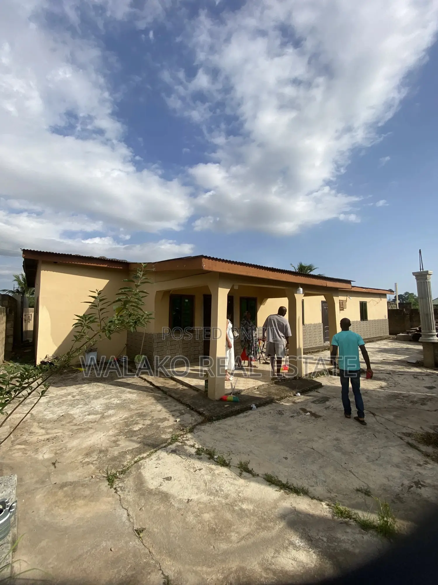 6bdrm House in Amasaman for sale
