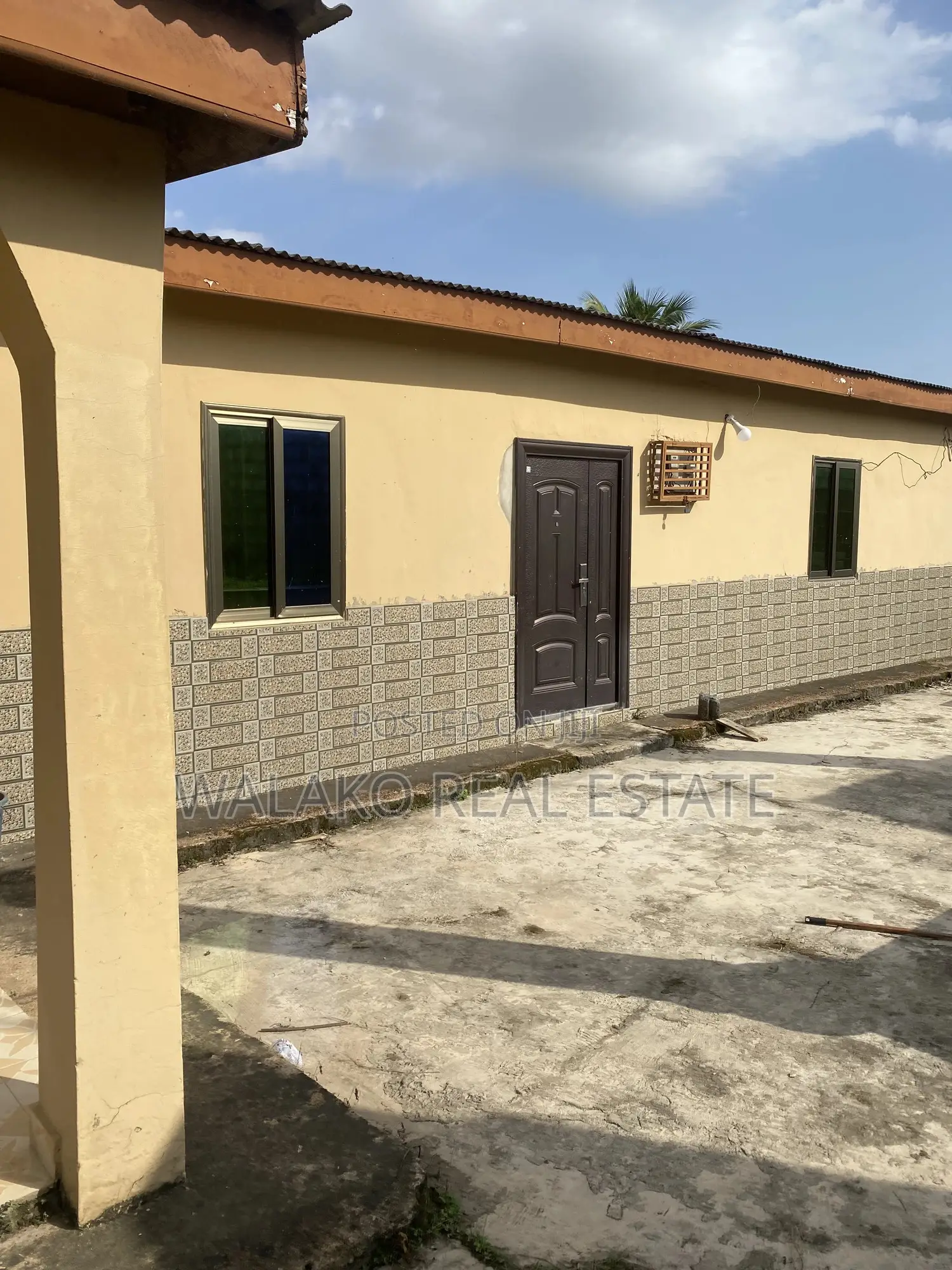 6bdrm House in Amasaman for sale