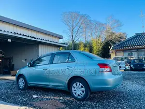 Toyota Belta 2011 Silver