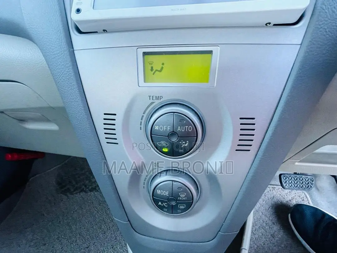 Toyota Belta 2011 Silver