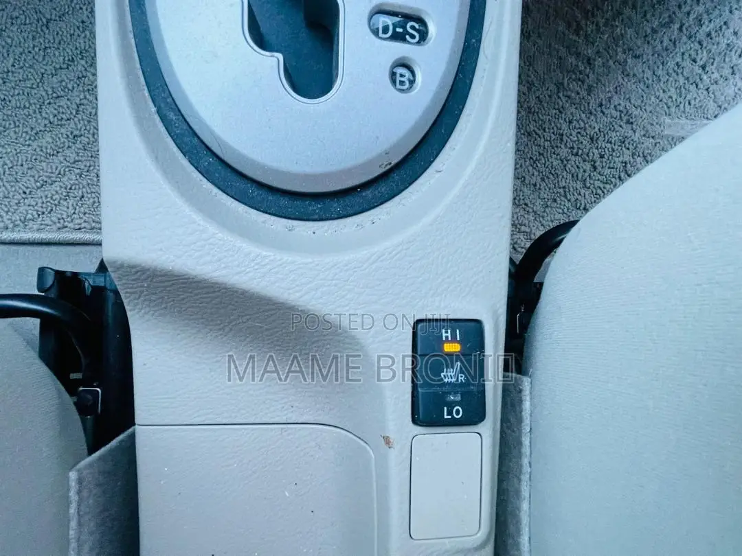 Toyota Belta 2011 Silver
