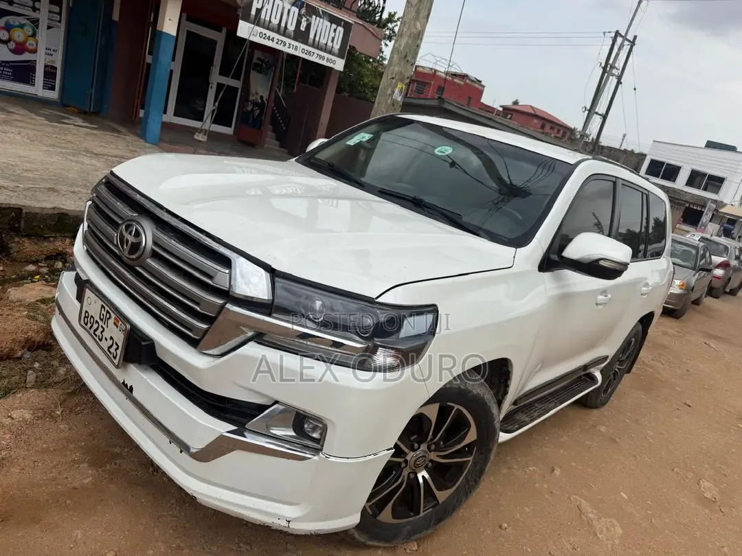 Toyota Land Cruiser 4.0 V6 GX-R 2012 White