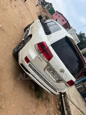 Toyota Land Cruiser 4.0 V6 GX-R 2012 White