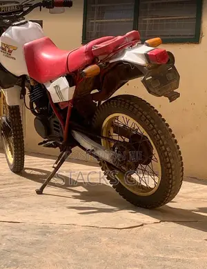 Yamaha 2005 Red