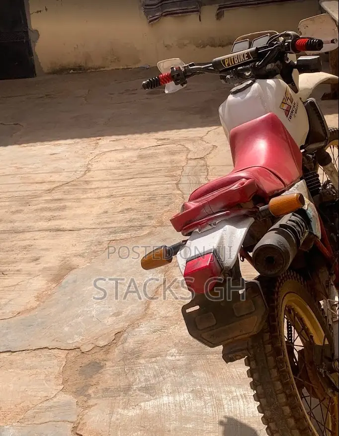 Yamaha 2005 Red