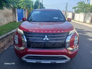 Mitsubishi Outlander SE 2022 Red