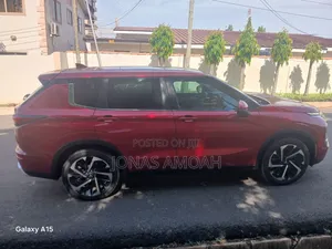 Mitsubishi Outlander SE 2022 Red