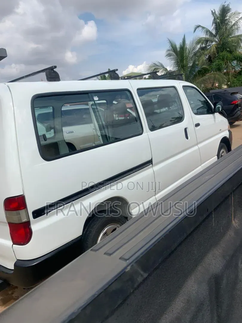 Toyota HiAce 2011 White