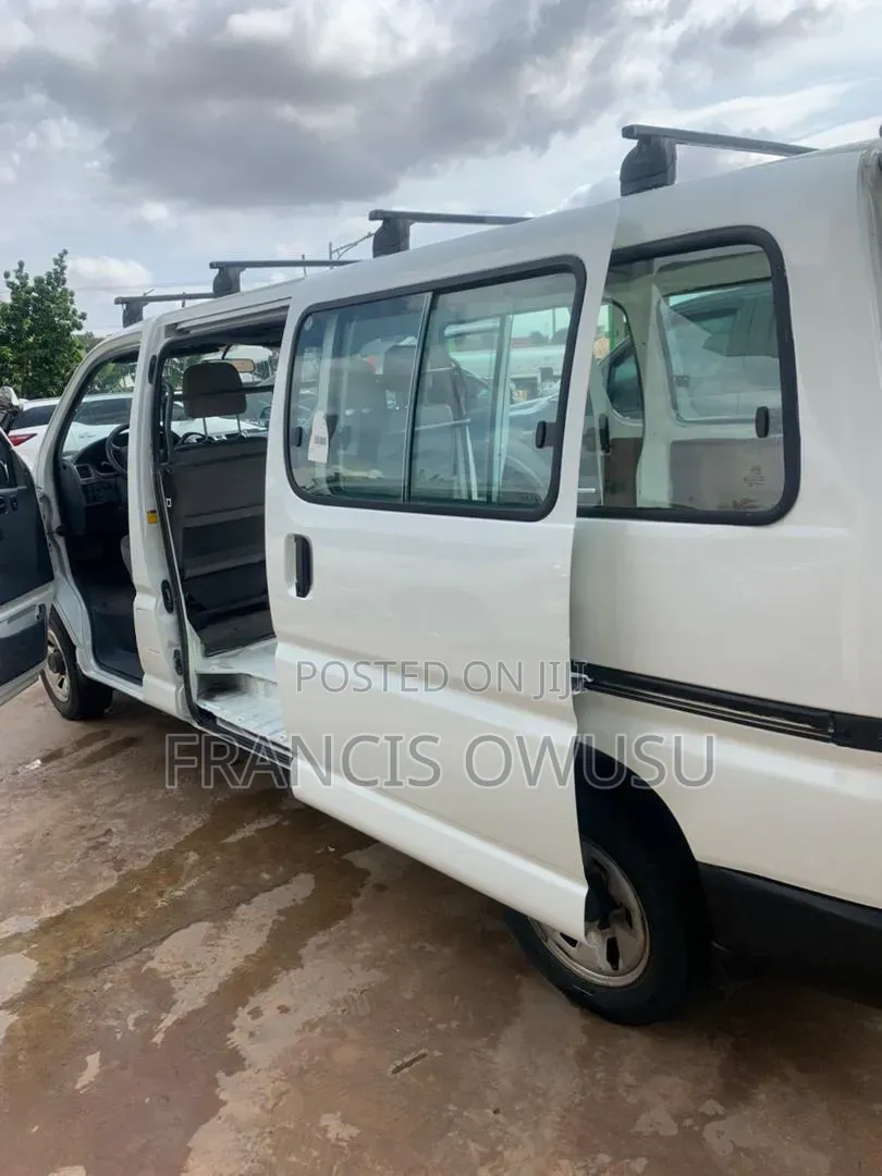 Toyota HiAce 2011 White