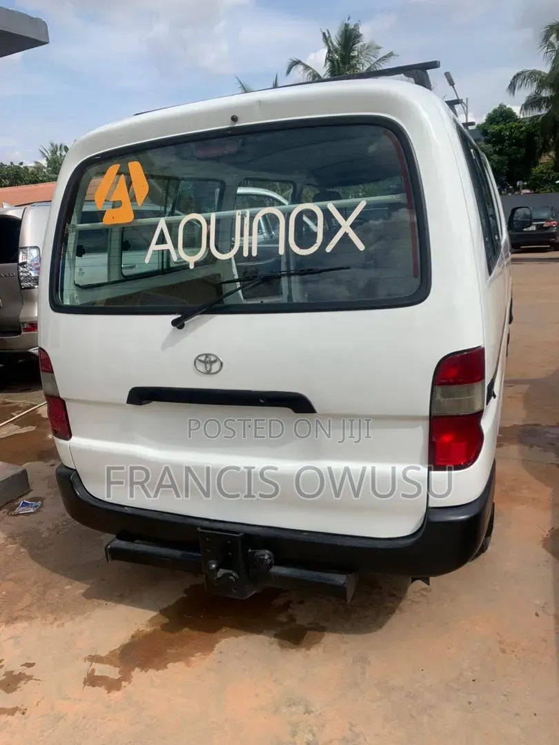 Toyota HiAce 2011 White