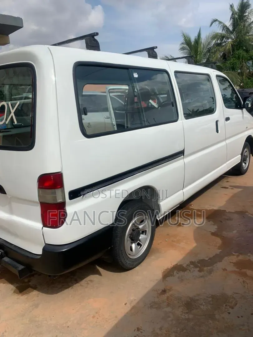 Toyota HiAce 2011 White