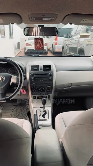 Toyota Corolla LE 4dr Sedan (1.8L 4cyl 4A) 2010 Gray