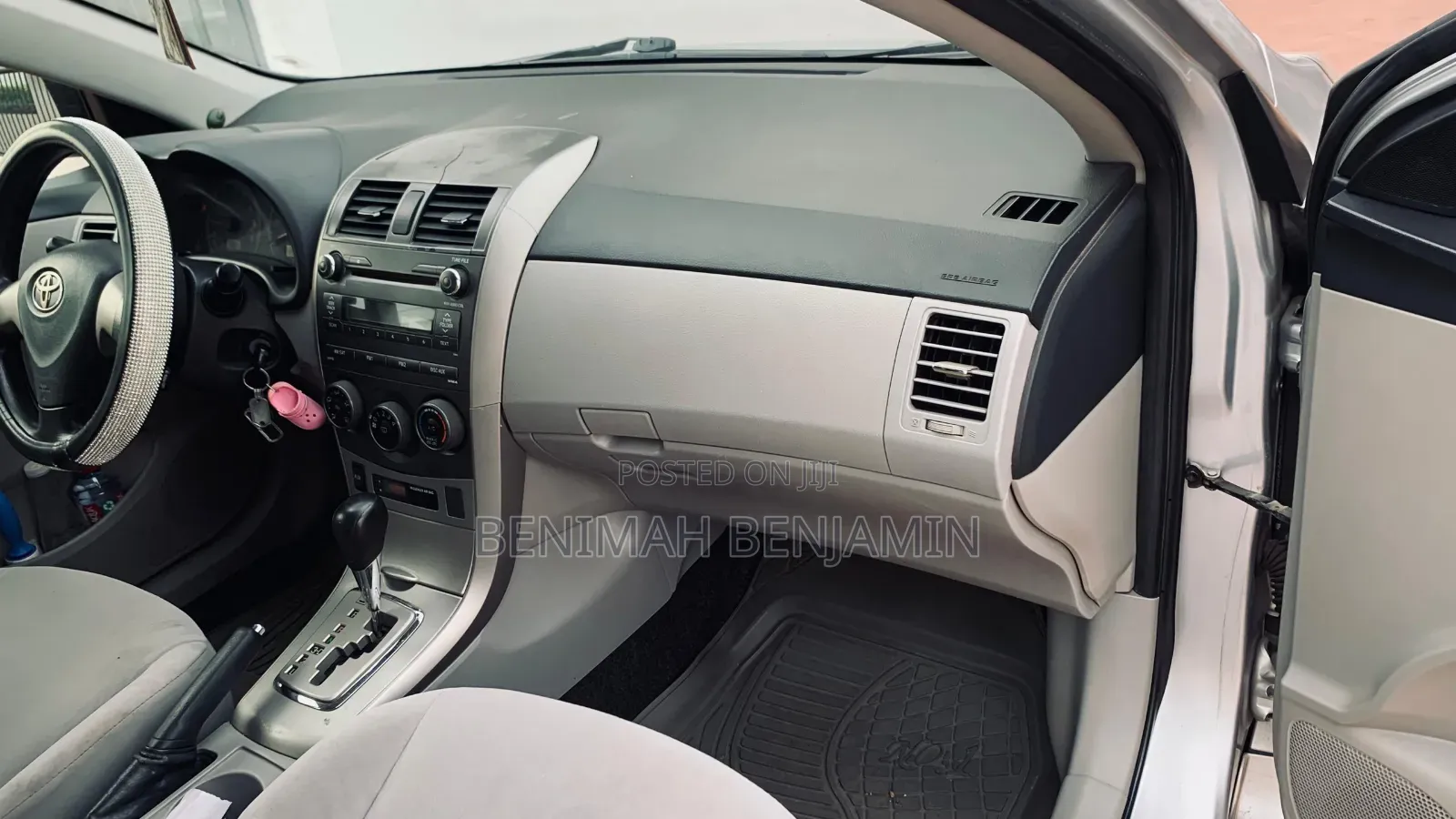 Toyota Corolla LE 4dr Sedan (1.8L 4cyl 4A) 2010 Gray