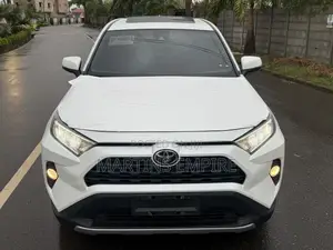 Toyota RAV4 XLE FWD 2023 White