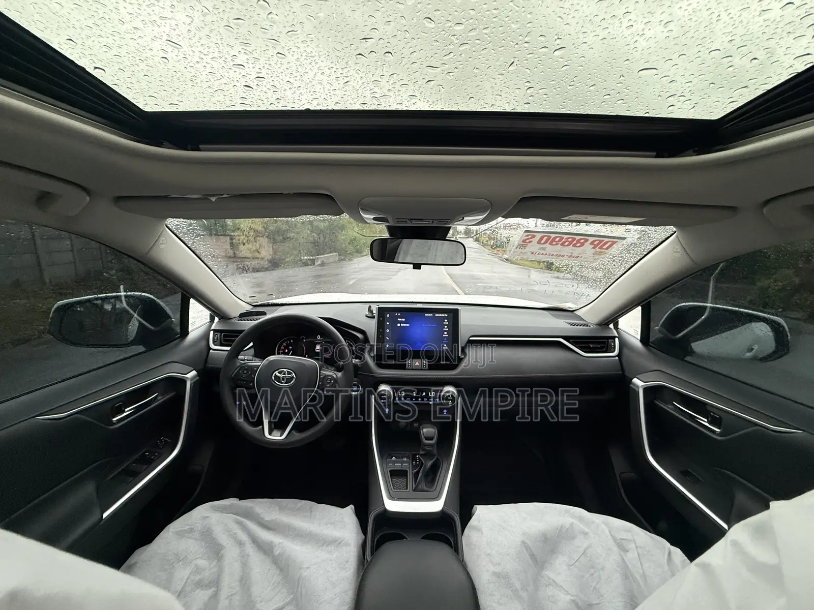 Toyota RAV4 XLE FWD 2023 White