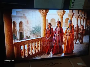 Samsung 43” Smart Tv With Crystal Picture Quality
