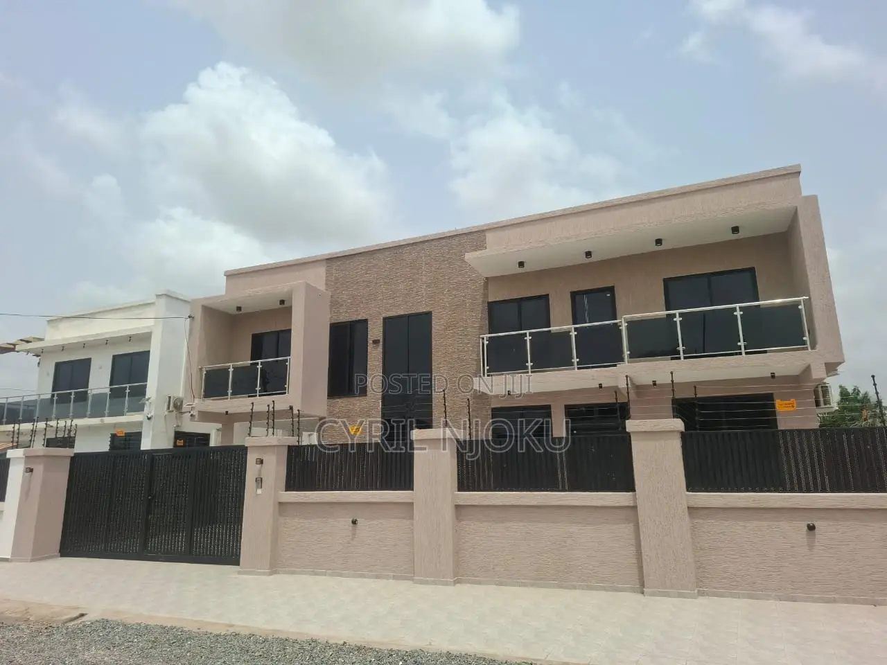 4bdrm Duplex in Housing Down for sale