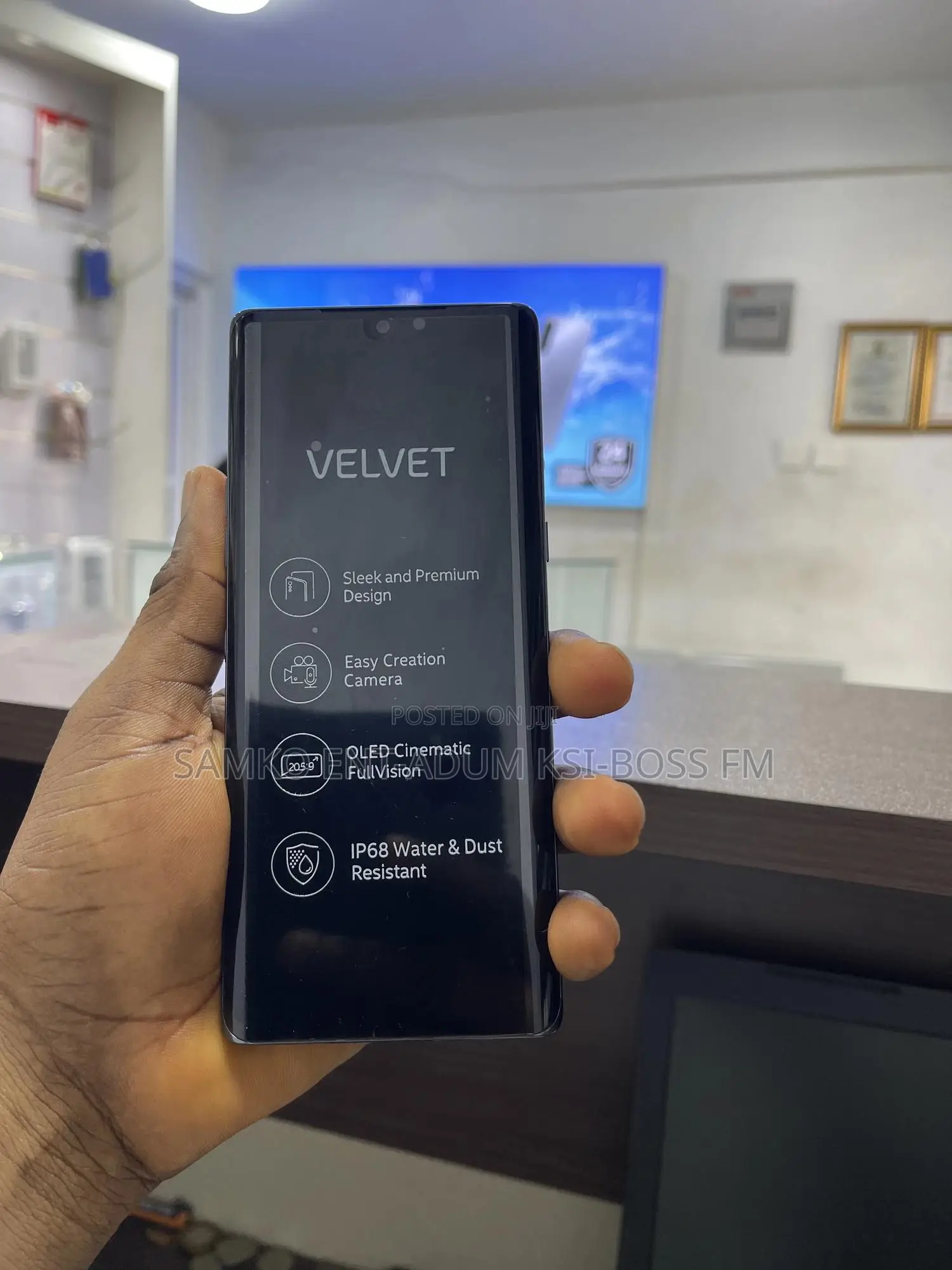 New LG Velvet 128 GB Black