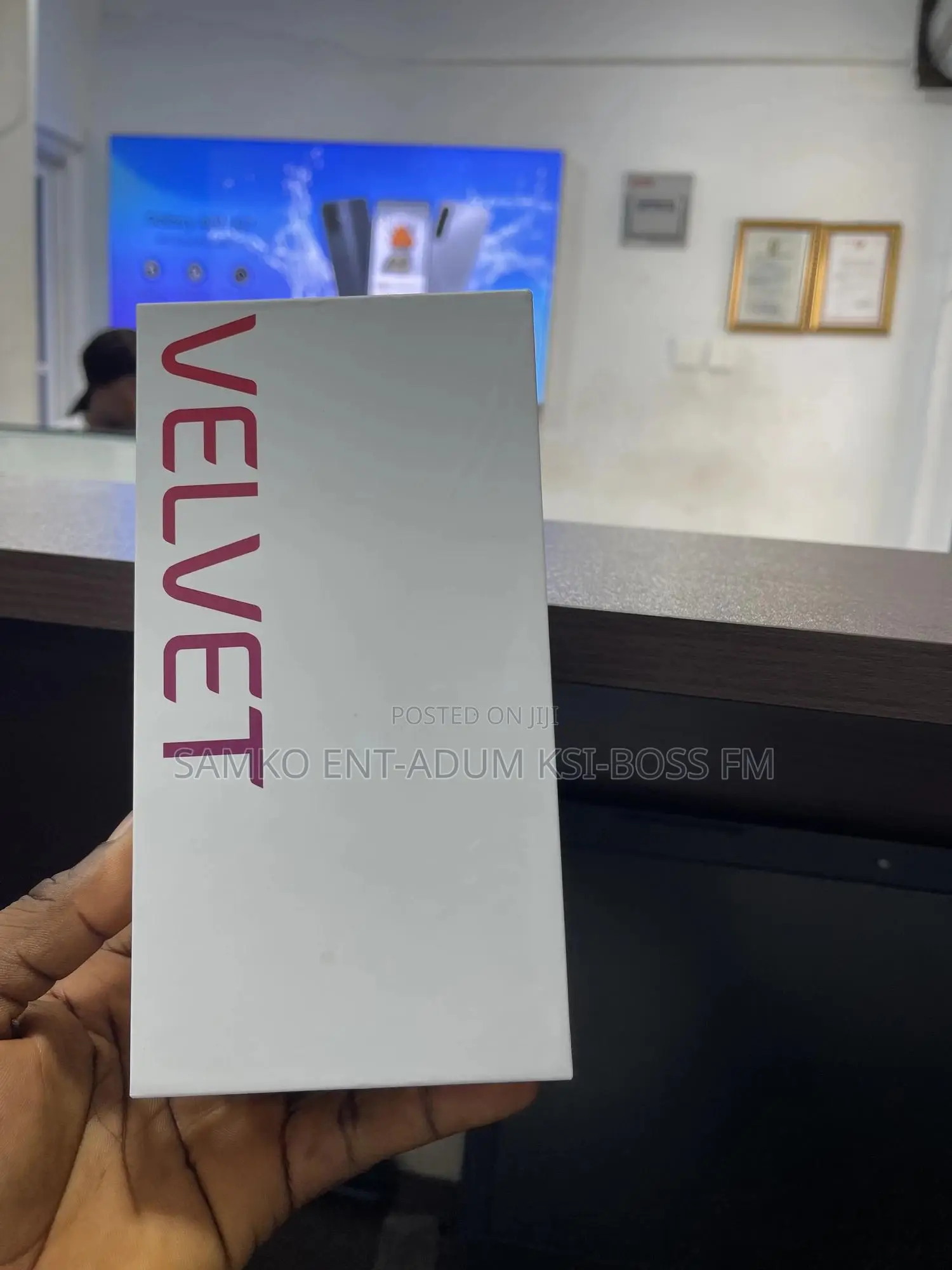 New LG Velvet 128 GB Black