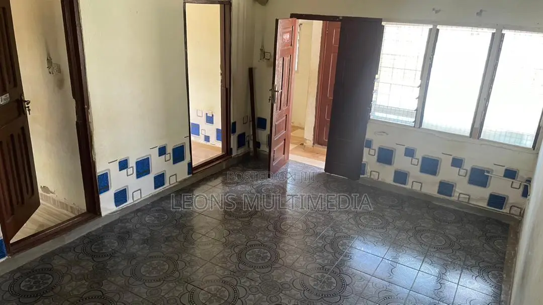 3bdrm Apartment in Mile 7 for rent