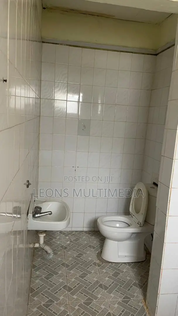 3bdrm Apartment in Mile 7 for rent