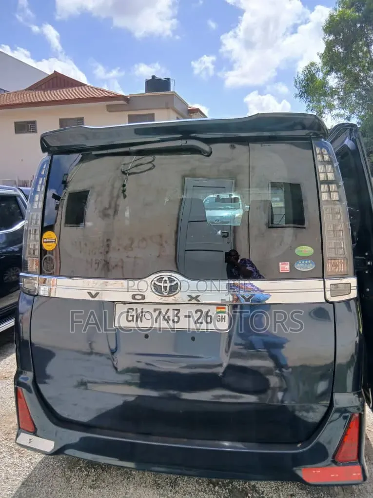 Toyota Voxy 2016 Black