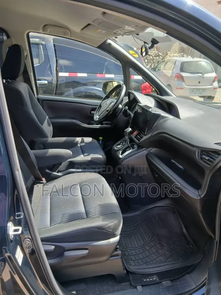 Toyota Voxy 2016 Black