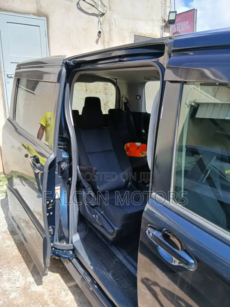 Toyota Voxy 2016 Black