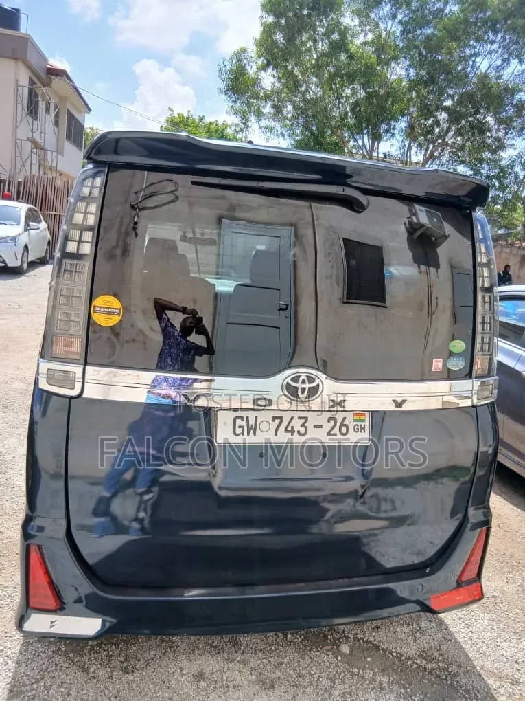 Toyota Voxy 2016 Black