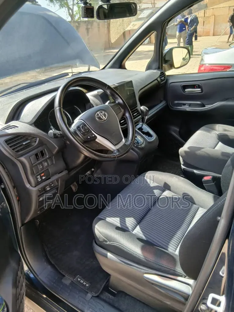 Toyota Voxy 2016 Black