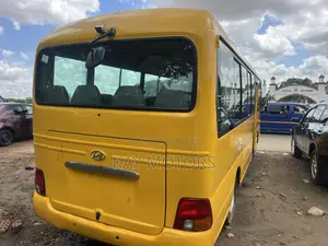 Hyundai County 2011 Yellow