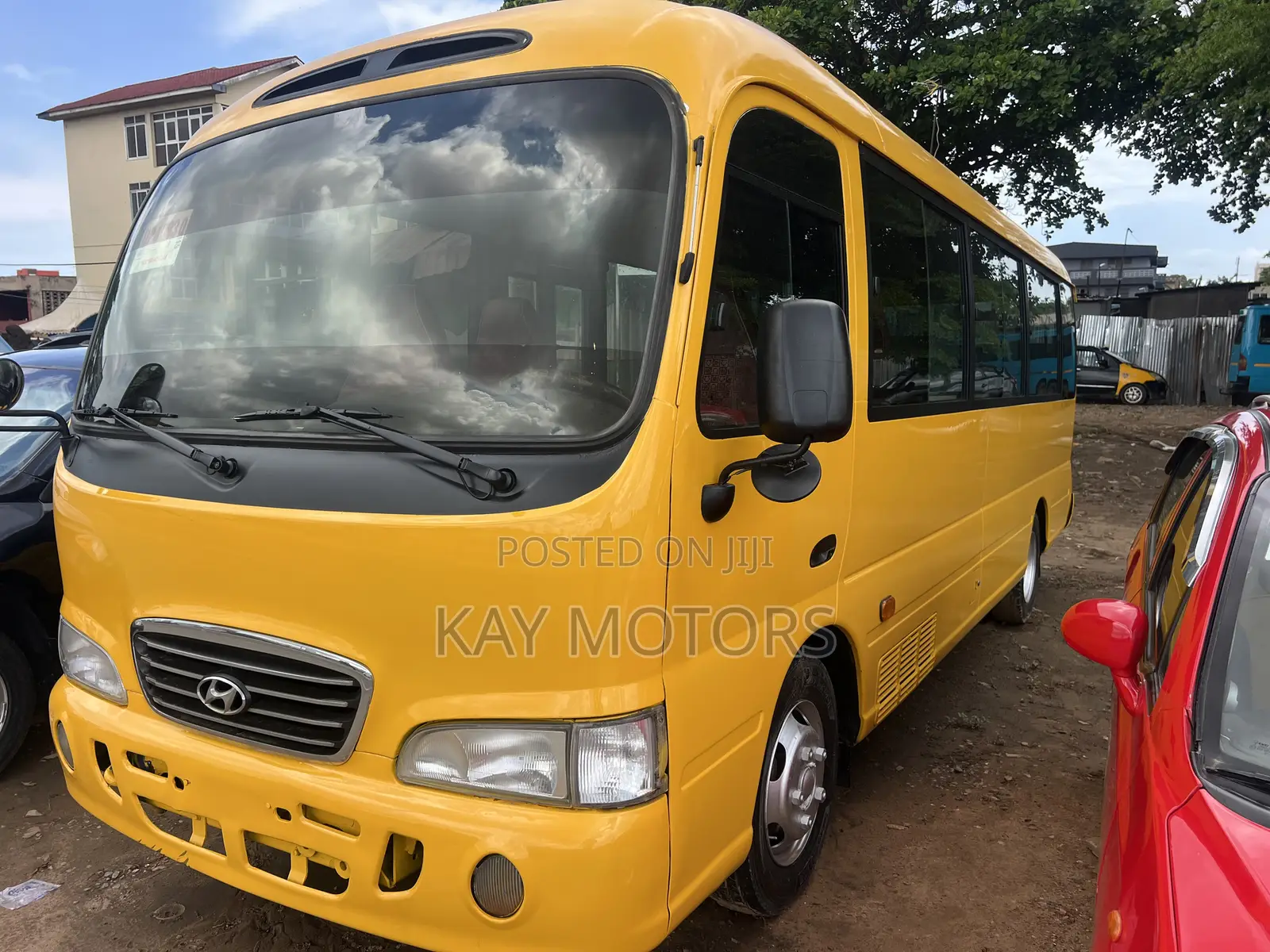 Hyundai County 2011 Yellow