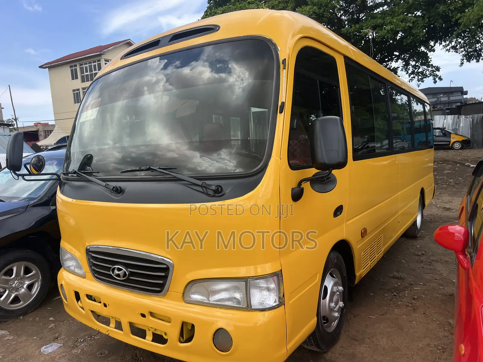 Hyundai County 2011 Yellow