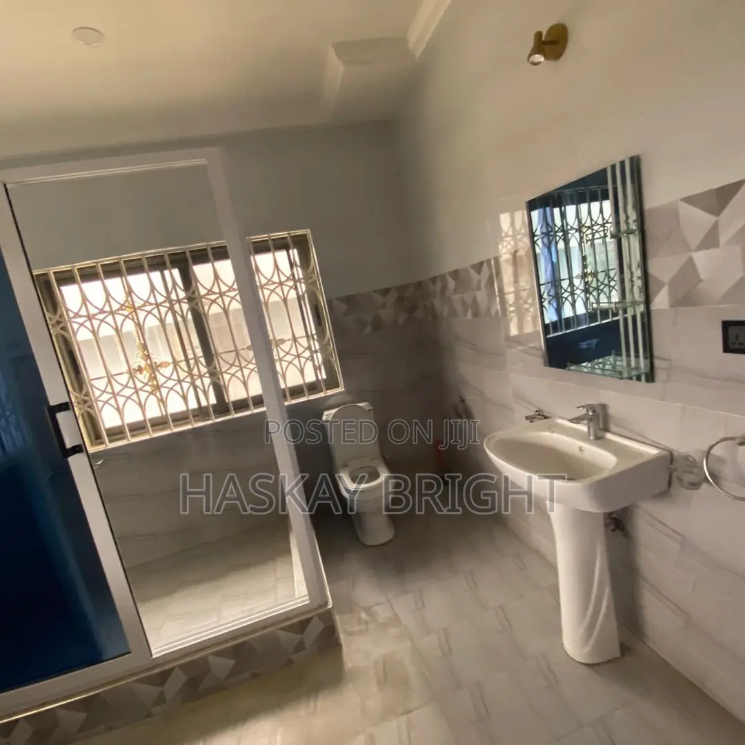 7bdrm House in Achimota for rent