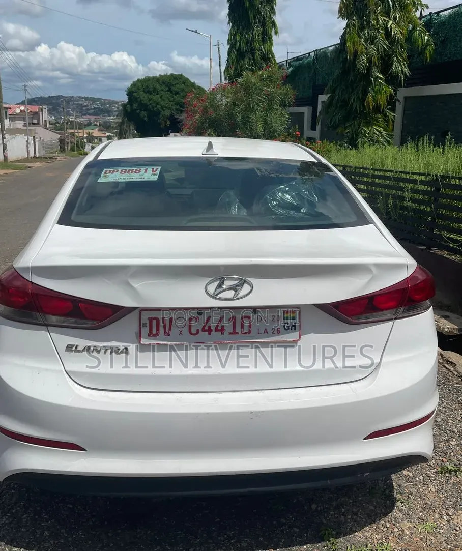 Hyundai Elantra Limited Sedan FWD (2.0L 4cyl 6A) 2017 White