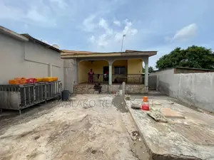 3bdrm House in Awoshie for rent