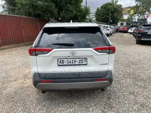 Toyota RAV4 Limited AWD 2020 White