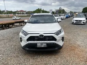 Toyota RAV4 Limited AWD 2020 White