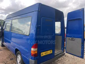 Mercedes-Benz Sprinter 2000 Blue