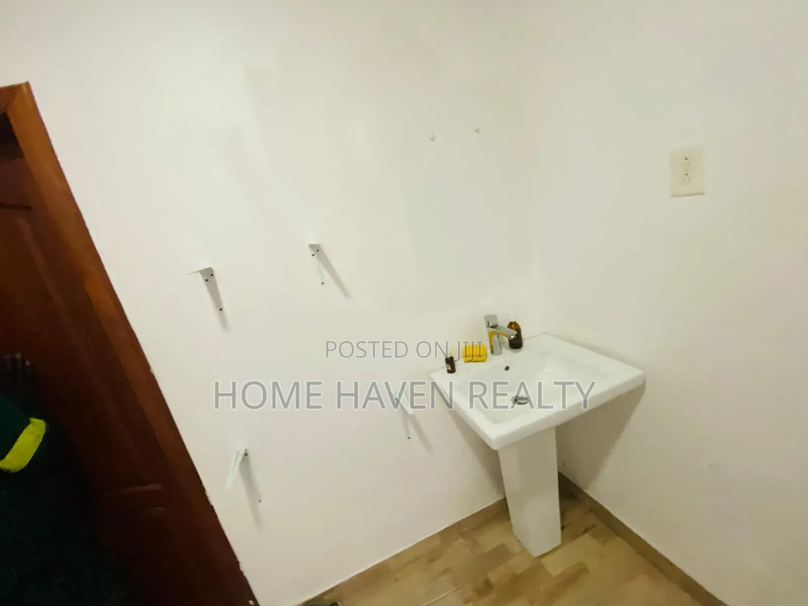 5bdrm House in Westland, Medifem Area for rent