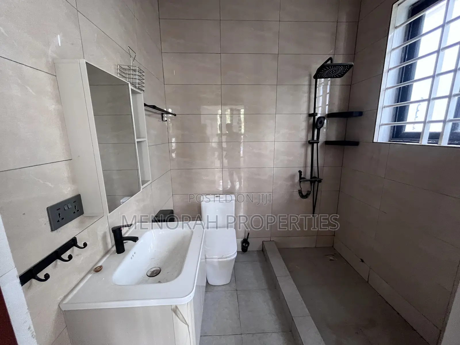 3bdrm House in Adenta Amrahia for rent