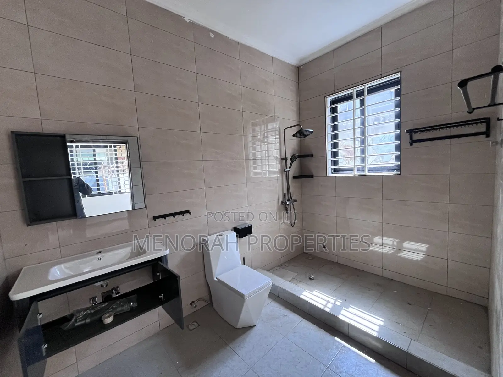 3bdrm House in Adenta Amrahia for rent