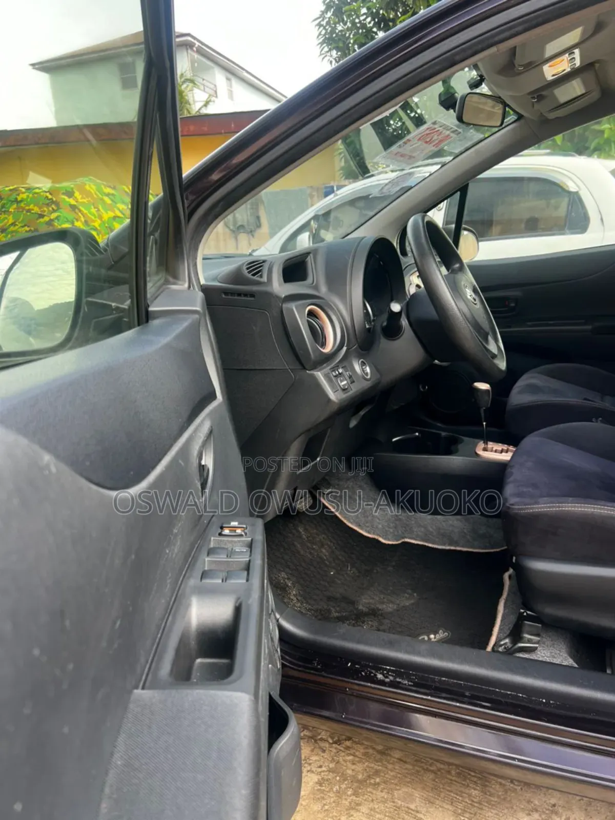 Toyota Vitz 1.0 FWD 3dr 2013 Black